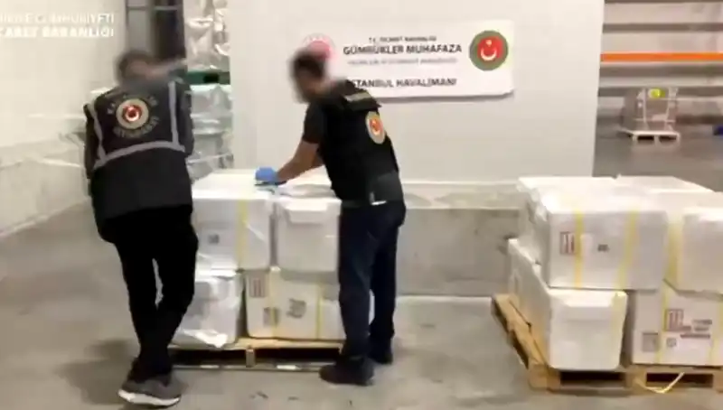 İstanbul Havalimanı'nda Tarihi Kokain Yakalanması: 455 Kilo Ele Geçirildi!