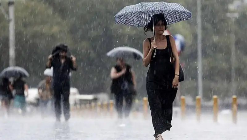 Meteoroloji Uyardı: İstanbul ve Ankara'yı Etkileyecek Sağanak Yağış Geliyor!