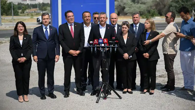 Özgür Özel, TUSAŞ Ziyaretinde Milli Savunma Sanayinin Gururunu Vurguladı