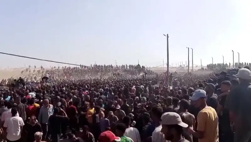 İsrail, Filistinlilere Yardım Götüren Konvoya Saldırdı: 30 Ölü