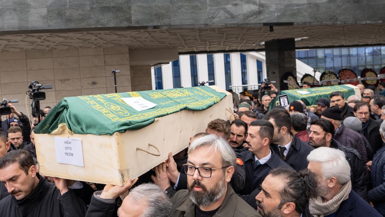 Bolu'da hayatını kaybedenlerin cenazeleri defnediliyor