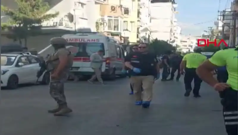 İzmir'de Karakola Yüzlerce Mermili Silahlı Saldırı: İki Şehit, Bir Yaralı
