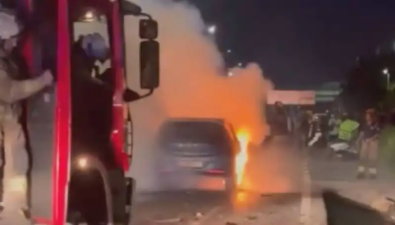 Otoyolda Korkunç Kaza: İçinde Bulunan Araç Alev Alev Yandı