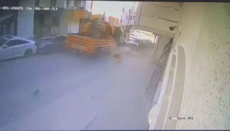 Kontrolden Çıkan Vinç Faciaya Yol Açtı: 23 Araçta Hasar