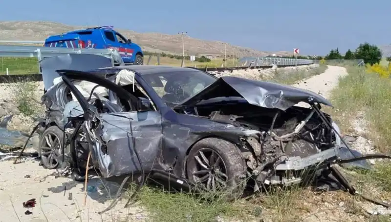 Sivas'ta İki Ayrı Trafik Kazası: 9 Yaralı, Can Kaybı Yok