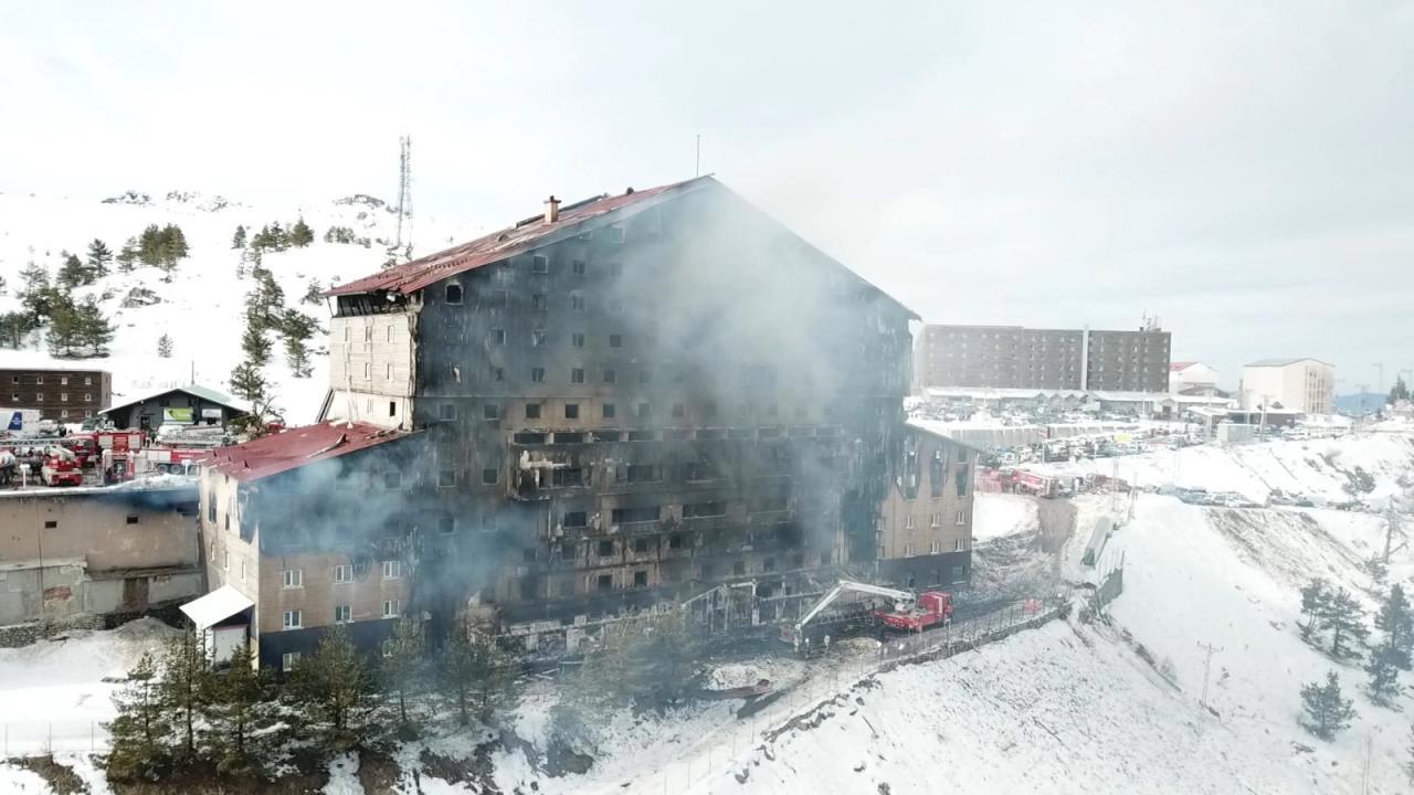 Turizm Bakanı Tunç: Otelden Yangın İle İlgili 4 Kişi Gözaltına Alındı