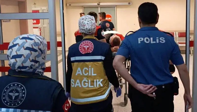 Üç Araçlı Kaza: Polis Ekipleri Olay Yerinde İnceleme Başlattı