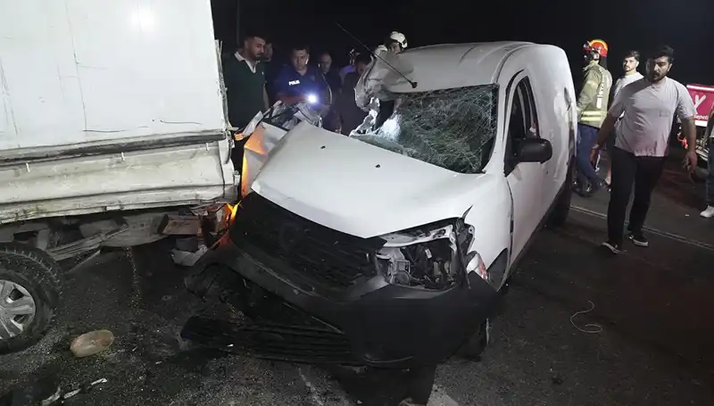 İstanbul'da Feci Kaza: 3 Kişi Yaralandı, Olay Anı Kamerada