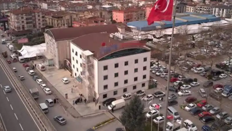 İstanbul’daki Özel Hastaneye Deprem Mührü: Perde Betonları Kesildi mi?
