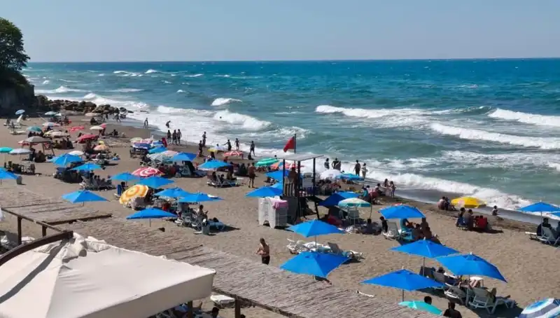 Akçakoca'da Deniz Yasağı: Tatil Planlarınızı Yeniden Gözden Geçirin!