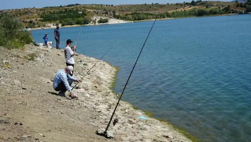 Kafesler Patladı! Baraj Kenarında Şok Edici Gelişme