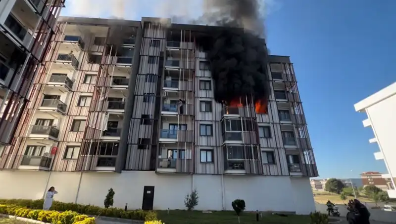 Çanakkale'de Yangın Korkusu: Geceyi Alevler İçinde Geçirenler
