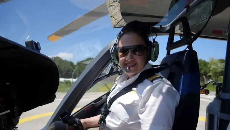 Türkiye'nin İlk Kadın Ambulans Helikopter Pilotu: Yer Çekimine Meydan Okuma Hikayesi