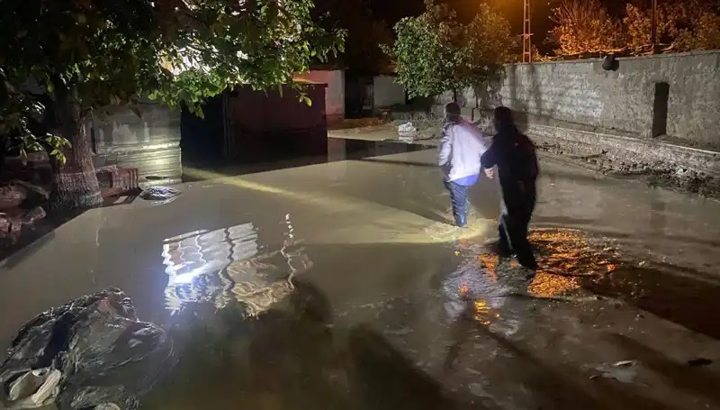 20 Dakikalık Yağmurun Ardında Yatan Felaket: Ev Çöktü, Boşaltmalar Başladı