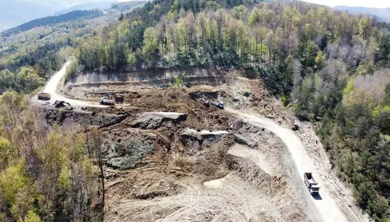 Kastamonu-Çatalzeytin Yolu'nda Heyelan: Ulaşımda Aksama ve Güvenlik Önlemleri Alındı