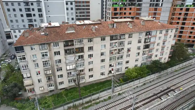 Deprem Sonrası Bakanlık Harekete Geçti: Riskli Binalar Boşaltıldı!