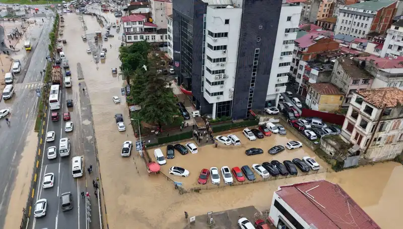 Trabzon'da Sel Felaketinin Ardından Kayıp Kişi için Arama Kurtarma Devam Ediyor