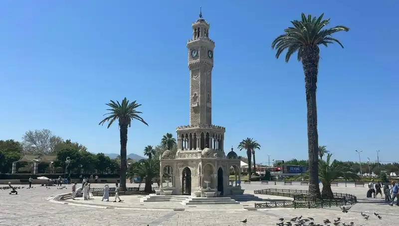 İzmir Sıcaklarla Kavruluyor, Meydanlar Terk Edildi!