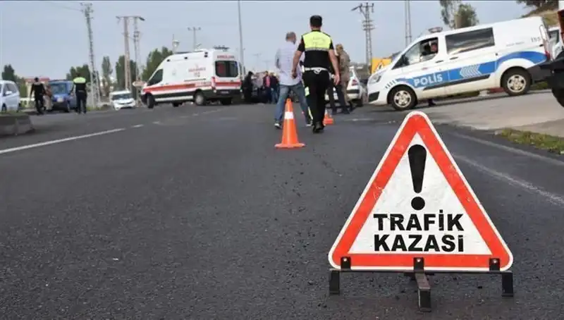 Antalya’da Otomobil Kanala Devrildi: Yaralıların Durumu Ne?