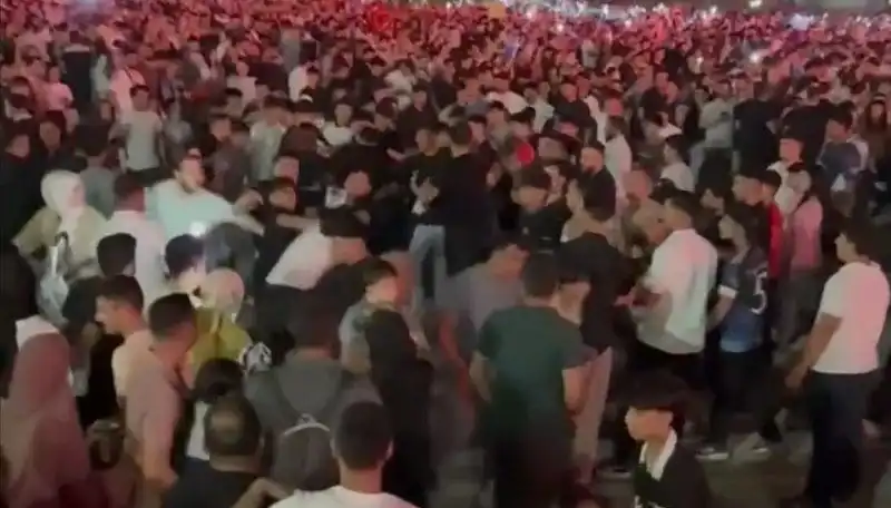Ünlü Konserde Sıra Dışı Olay: Bıçaklı Kavga Neden Oldu?