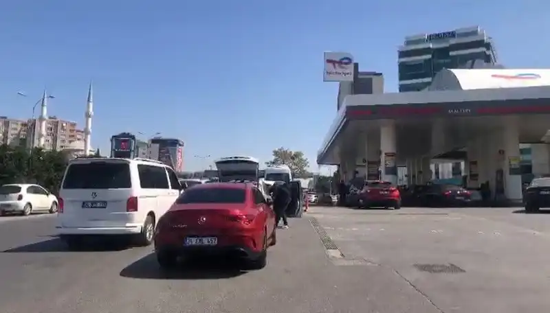 Deprem Sonrası Akaryakıt İstasyonlarında Uzun Kuyruklar: Sebepleri ve Çözüm Önerileri