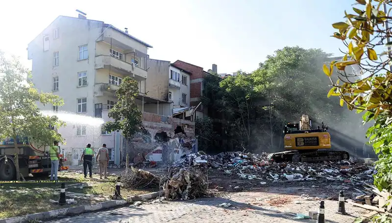 Sındırgı'da Deprem Artçılarında Şok Etkisi: 4.0, 3.6 ve 3.9 Şiddetindeki Sarsıntılar
