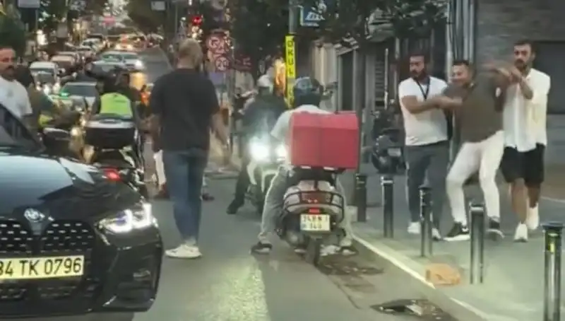 Nişantaşı'nda Yol Verme Kavgası: Sopalı Kadın Saldırısının Gözleri Yaşarttığı O Anlar