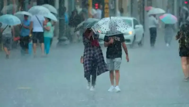İstanbul'da Kuvvetli Rüzgar ve Sağanak Yağış Uyarısı: Yangın Bölgesi Riskte!