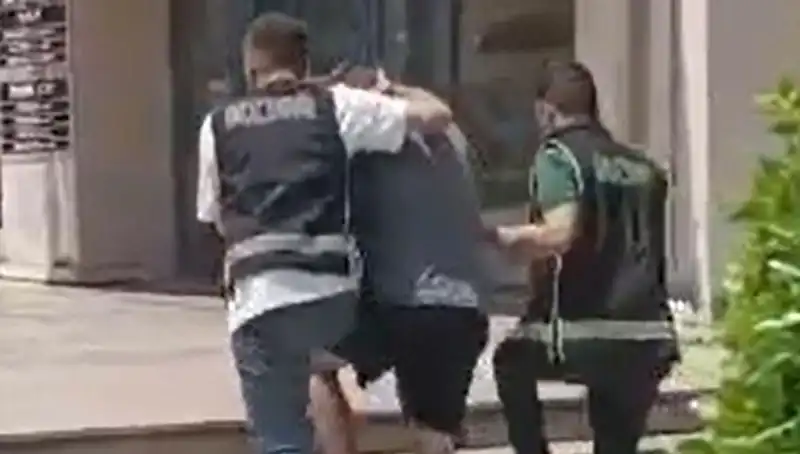 Sahte Dövizle Alışveriş Yapan Turistten Şok Karar: Sınır Dışı Edildi!
