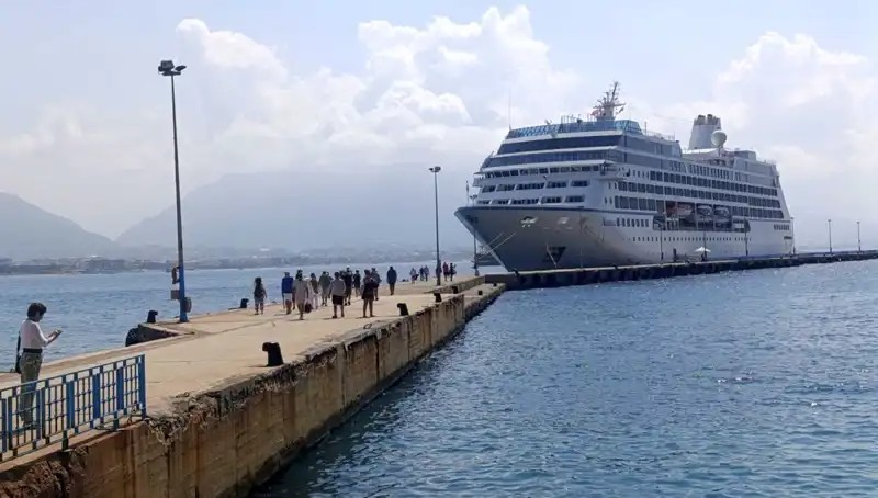 Alanya'ya Geliş: ABD'li Turistlerin Kruvaziyer Yolculuğu