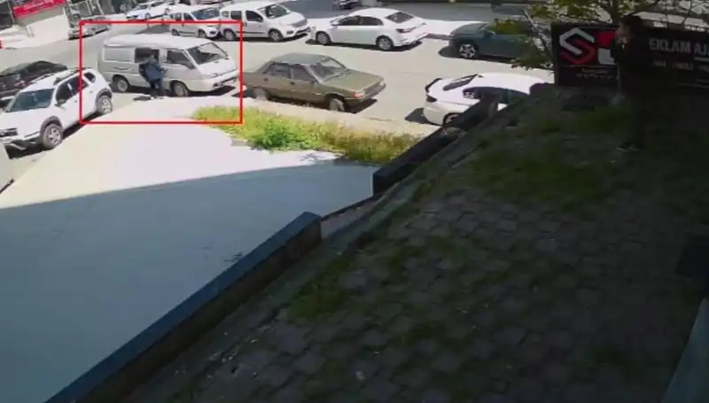 Aracını Çalmak İsteyen Hırsızı Suçüstü Yakalayan Genç Kahraman