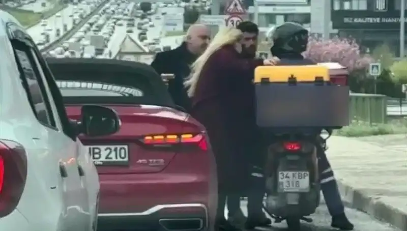 D-100 Otoyolu'nda Silahlı Tartışma: Motokuryeye Korkunç Tehdit